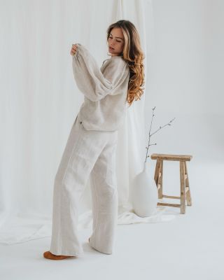 Oblíbená halenka MUSE opět k mání i v síťovaném lnu - můžete ji mít bílou, ivory, přírodní nebo černou.